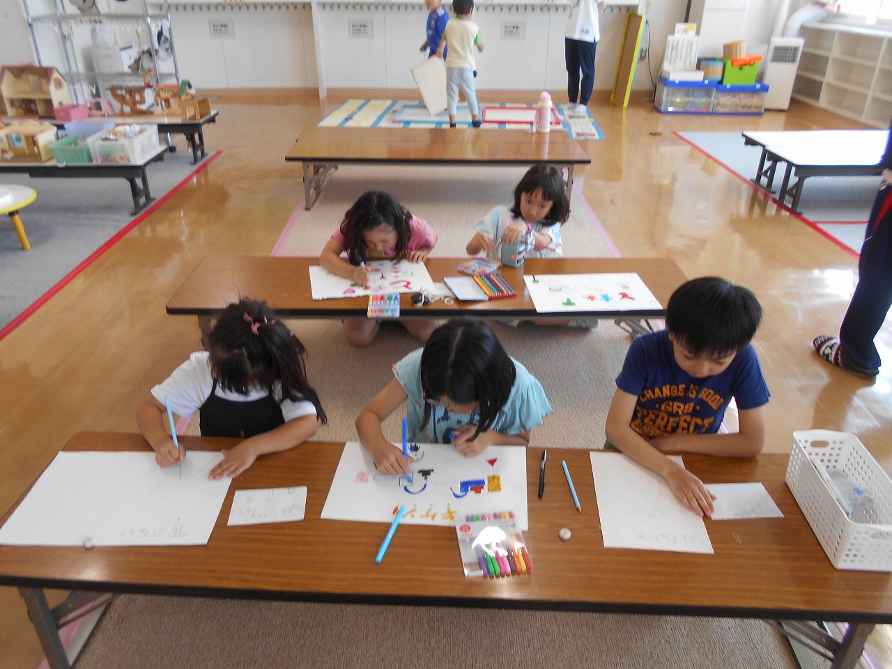 近くの小学生（児童会館にて）に危ないことを絵に書いてもらいました
